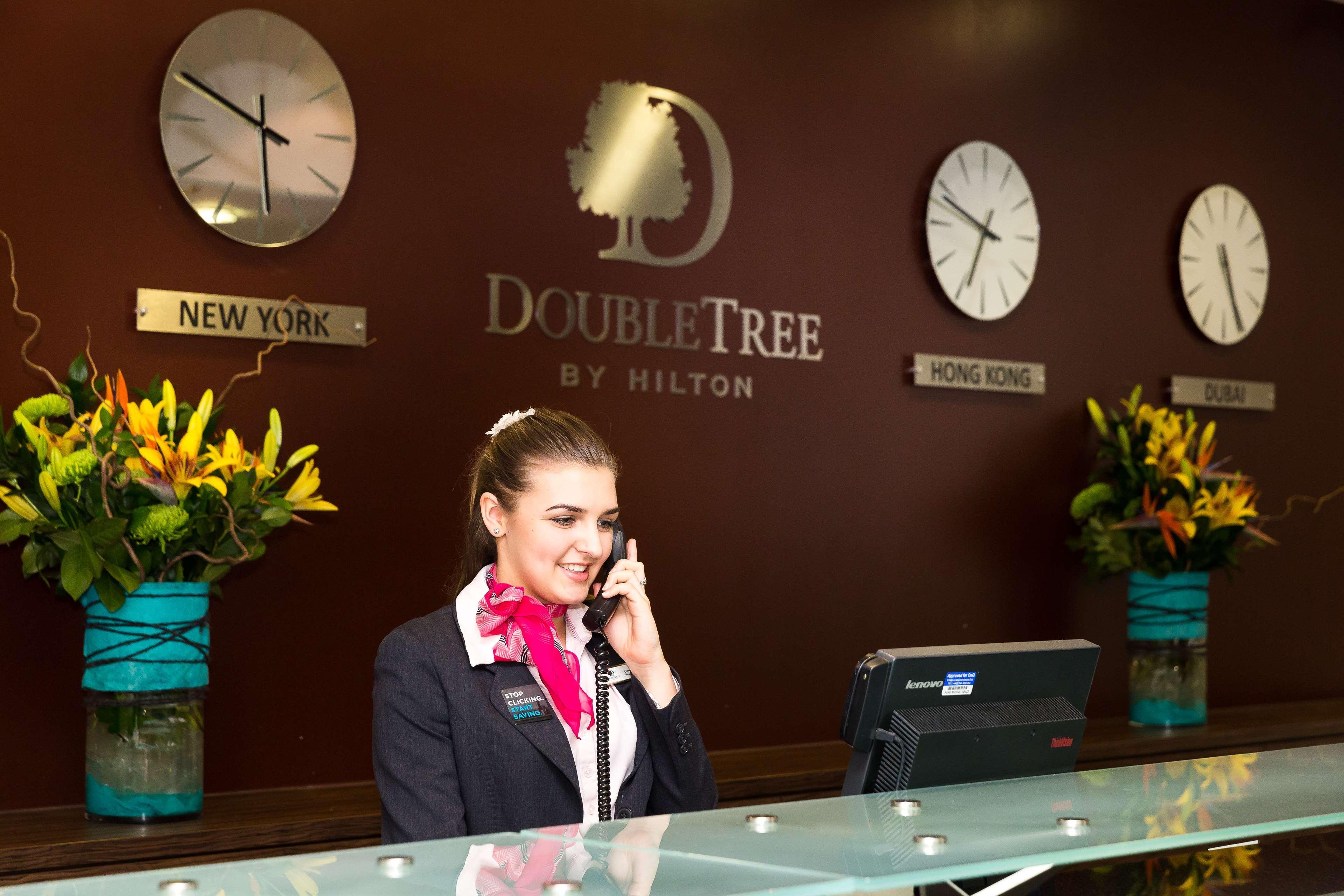 Doubletree By Hilton Milton Keynes Hotel Екстериор снимка